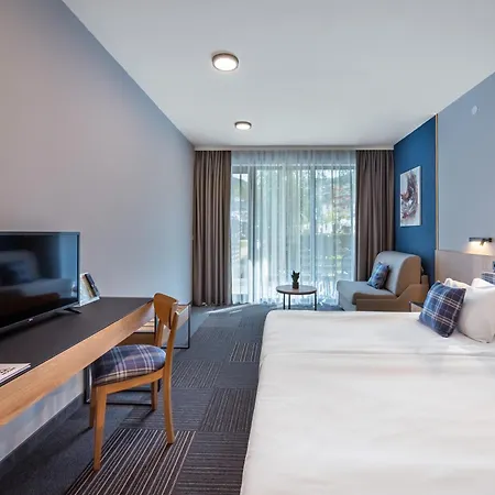 парк модър Devin