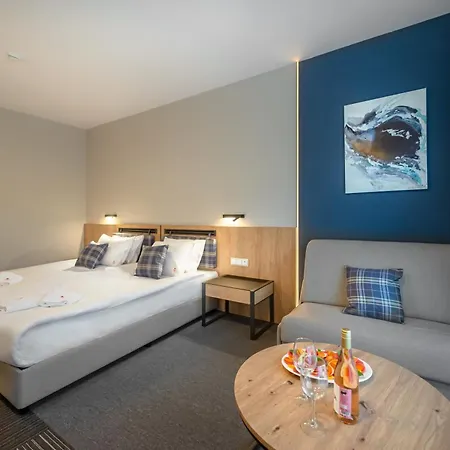 парк модър Hotel Devin