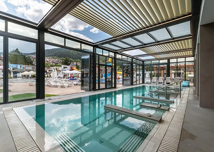 Hotel парк модър Devin