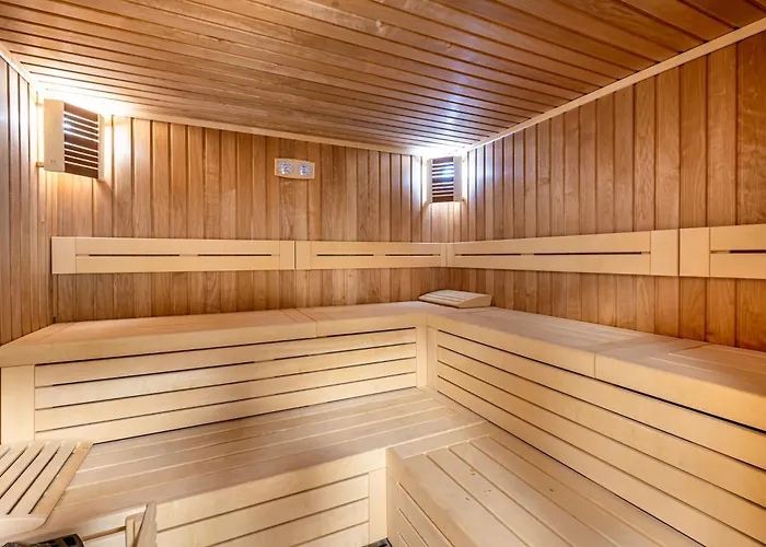 парк модър Hotel Devin