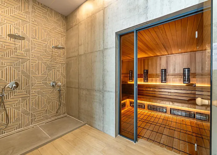 Hotel парк модър Devin